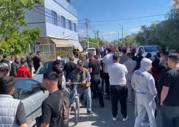 Studentja e Policisë dhe vëllai i saj terrorizojnë banorët, Arapaj ngrihet në protestë