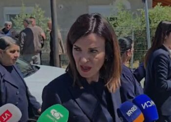 “Do të merren të gjitha masat”, Koçiu flet në ceremoninë e lamtumirës së dy fëmijëve