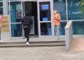Noizy paraqitet në GJKKO, merr pjesë në gjyqin ndaj bandës së Laert Haxhiut