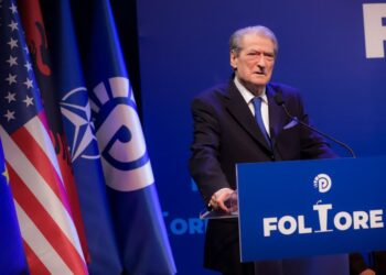 Berisha akuza të forta ndaj qeverisë: 47% e shqiptarëve janë larguar nga vendi