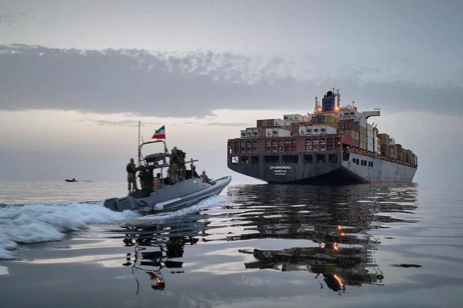 Irani ndryshon strategjinë detare  urdhri i ri që kthen Hormuzin në një  minë me sahat  për flotën ndërkombëtare