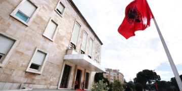 Qeveria miraton 53.3 milionë lekë dëmshpërblim për fermerët e prekur nga murtaja e ruminantëve