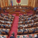 PS dhe PD arrijnë marrëveshjen për Rregulloren e Kuvendit, ja pikat ku u tërhoq mazhoranca