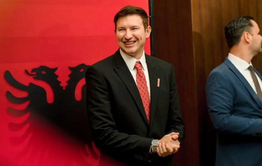 Mbi 1900 firma për Denion Meidanin  Studentët shqiptarë në Maqedoninë e Veriut peticion kundër largimit të ambasadorit