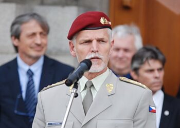 “Tregoni dhëmbët”, presidenti çek i kërkon NATO-s reagim më të ashpër ndaj Rusisë