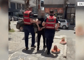 Drogë dhe plagosje, policia arreston dy të shumëkërkuar në Kavajë dhe Durrës