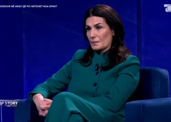 “SPAK e shikoja me admirim”, Karçanaj për akuzat ndaj saj: Përgjegjësia administrative dhe penale janë të ndryshme
