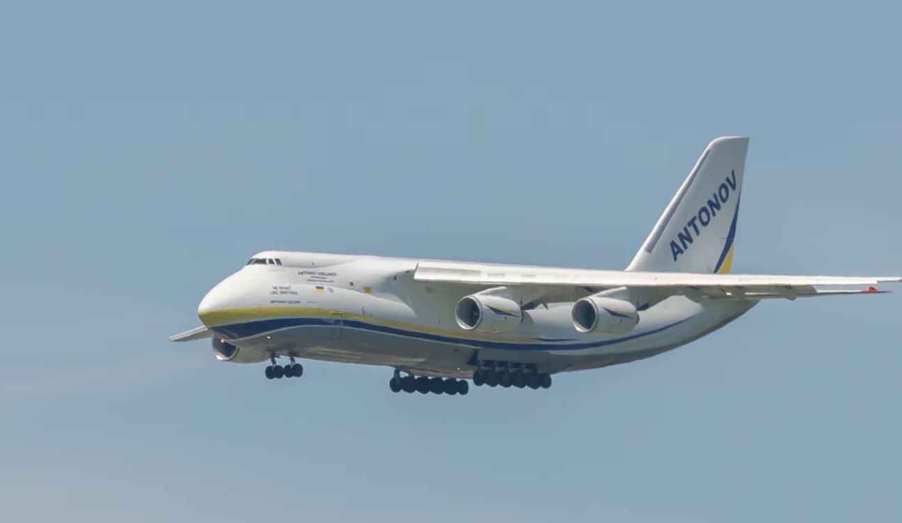 Mbërritja misterioze e avionit gjigant Antonov në Prishtinë  dyshime për pajisje ushtarake të KFOR it
