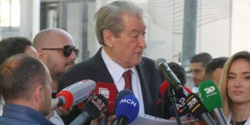 Berisha akuza të rënda Dumanit: Bleu apartament me 390 €/m², Vettingu thotë se banonte…