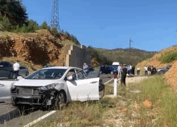 Tragjedi në aksin Bulqizë-Klos, një i vdekur dhe katër të plagosur pas përplasjes së dy automjeteve