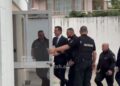 VIDEO / Padia kundër prokurorit Dado, Veliaj mbërrin në Gjykatë i shoqëruar nga efektivët e Burgjeve