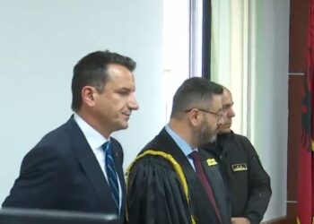 Veliaj në “Administrative”: Mbi mua dhe familjen time është bërë “veting”, po më mohohen të drejtat