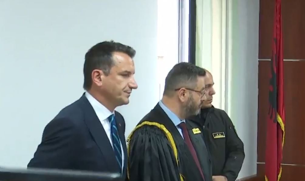 Veliaj në  Administrative   Mbi mua dhe familjen time është bërë  veting   po më mohohen të drejtat