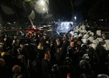 Tre persona shoqërohen në polici gjatë protestës së PD-së