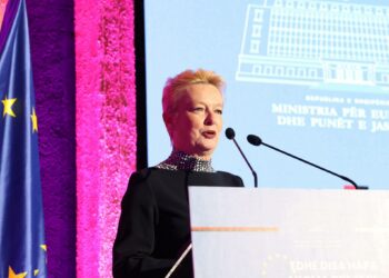“Nuk ka bllokim negociatash”, ambasadorja franceze: Protestat e PD? Imazhe që i bëjnë keq Shqipërisë