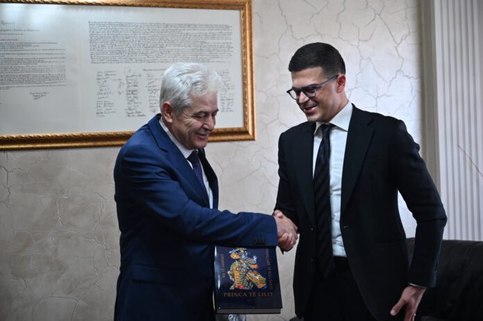 Ali Ahmeti pret në takim Vengun  Personalitet që mishëron përkushtimin ndaj shtetit dhe interesit kombëtar