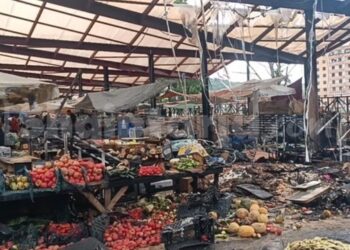 Ishte shpallur në kërkim për zjarrin në tregun e fruta-perimeve në Lushnjë, arrestohet 48-vjeçari