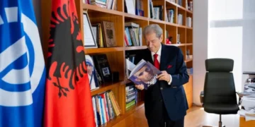 “Partia jonë i zgjedh drejtuesit bazuar në demokraci”, Berisha pas rizgjedhjes si kryetar i PD: Votat e 40 mijë demokratëve ishin triumf