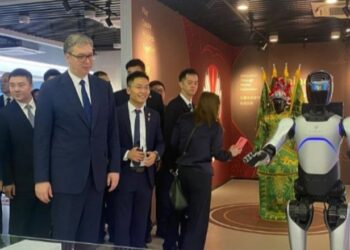 Hapen mbi 1,650 vende pune/ Robotët humanoidë vijnë në Ballkan, Serbia merr 1 mld euro investime nga Kina