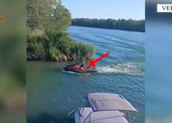 Shkeli perimetrin e sigurisë me “Jet Ski” dhe rrezikoi pushuesit, 100 mijë lekë gjobë për drejtuesin në Velipojë