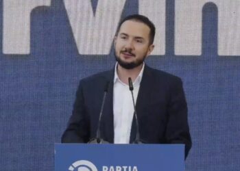 Salianji takim me demokratët në Tiranë: Shqipëria po zbrazet çdo ditë!