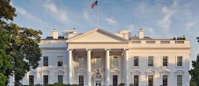 Trump mbledh ekipin në Shtëpinë e Bardhë  Nga Ngushtica e Hormuzit te uraniumi iranian  çfarë po diskutohet për marrëveshjen 