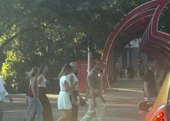 “Kryeqyteti zgjohet mes turistëve”, Rama uron të dielën me pamje nga Tirana