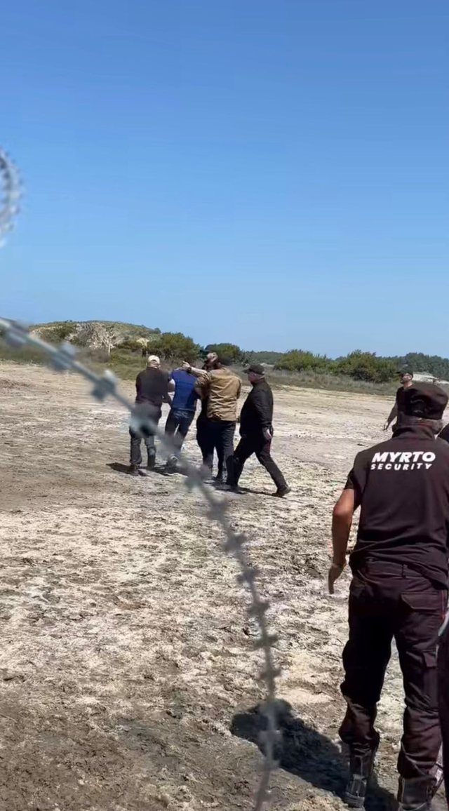 Protesta në Zvërnec  Arrestohet punonjësi i sigurisë që goditi qytetarin  në hetim gjithë zinxhiri komandues i Policisë së Vlorës