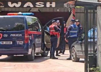 Identifikohet dhe shpallet në kërkim autori i plagosjes në një lavazh në Fier