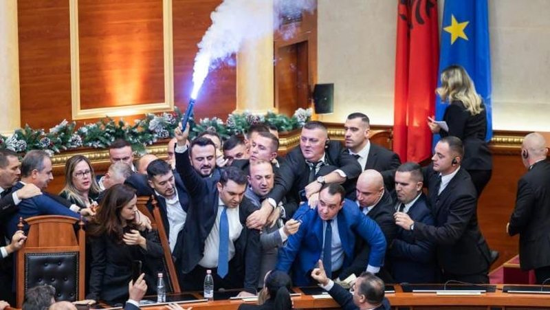 Kuvendi i Shqipërisë ndëshkon deputetët  mbi 1 1 mln lekë penalitete për muajt shkurt mars