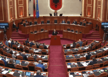 Opozita kundërshton paketën për naftën: Qytetarët pa mbështetje