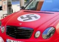 Makinë me targa shqiptare dhe simbole naziste alarmon autoritetet, nis verifikimi nga policia shqiptare