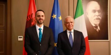 Lamallari pret në Tiranë homologun italian, fokus te siguria dhe integrimi europian