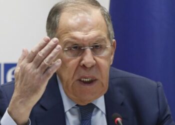 Telefoni i gazetarit ndërpret konferencën, Lavrov: Do nxjerrin armën