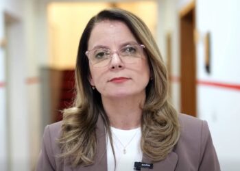 Zv.ministrja sqaron udhëzuesin për terapinë hormonale: Nuk rekomandohet trajtimi në fëmijëri