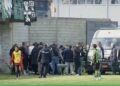 Incident i rëndë/ Tifozi shqiptar bie nga tribuna dhe dërgohet me urgjencë në spital