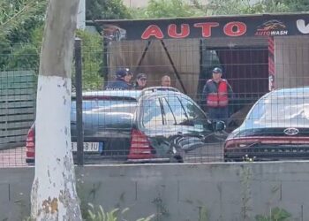 Një i plagosur pas sherrit mes disa të rinjve në një lavazh në Fier, arratiset autori