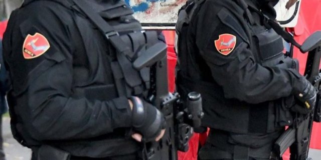 Me armë dhe mijëra euro  arrestohet në Rinas pjesëtari i grupit të Marklen Hakës