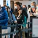 Edhe Europa në alarm nga hantavirusi/ Avioni me një pasagjer të infektuar zbarkon në Amsterdam, dërgohet menjëherë në spital