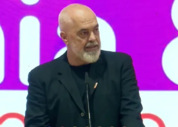 Rama porosi të rinjve për përfitimet nga teknologjia: Të gjithë mund të bëheni Steve Jobs