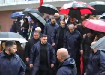 Nis protesta e PD, Berisha niset nga selia blu drejt Kryeministrisë