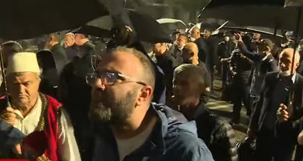  Nga kush i merrni urdhrat   Pse provokoni    Bardhi i revoltuar  përplaset me efektivët e policisë