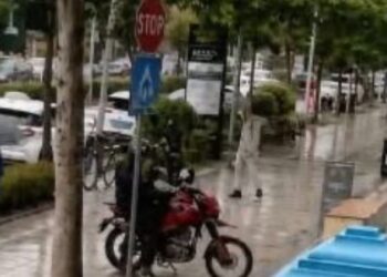 Grabitet argjendaria në Kamëz, policia shoqëron disa persona me precedentë penalë