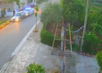 Një tjetër shofer me shpejtësi dhe i dehur në timon, momenti kur përplas patrullën e policisë në zonën e ish-Kënetës