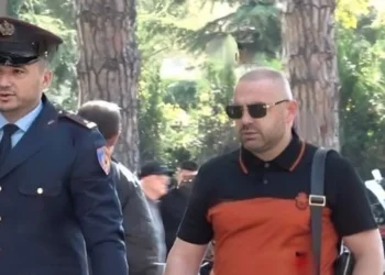 Nuk paraqitej në punë, Hita shkarkon nga detyra të besuarin e Prodës, Ulian Shpataraku