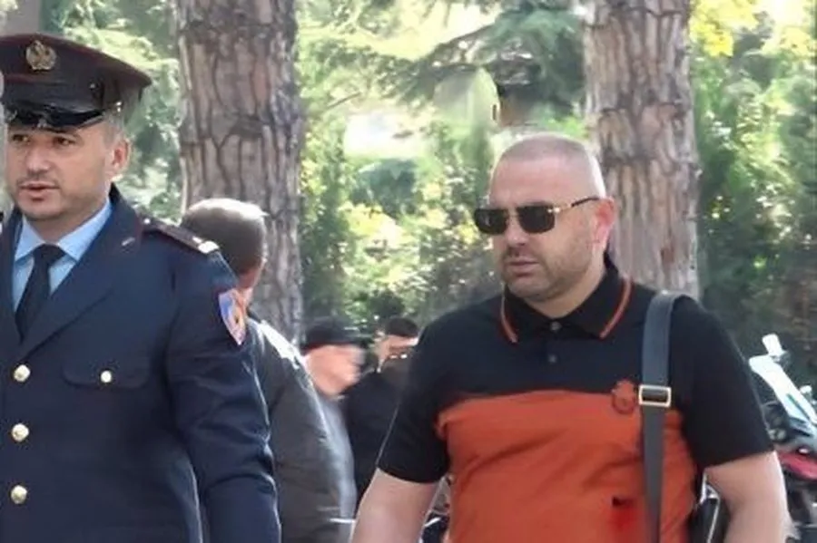 Nuk paraqitej në punë  Hita shkarkon nga detyra të besuarin e Prodës  Ulian Shpataraku