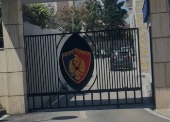 Morën peng një person për shkak të borxhit, ndalohen dy të dyshuarit në Vlorë
