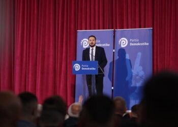 “Je uzurpator!”, Salianji i përgjigjet Berishës: Po manipulon shifrat dhe do ta vërtetoj me fakte, s’kanë votuar as 1 mijë anëtarë