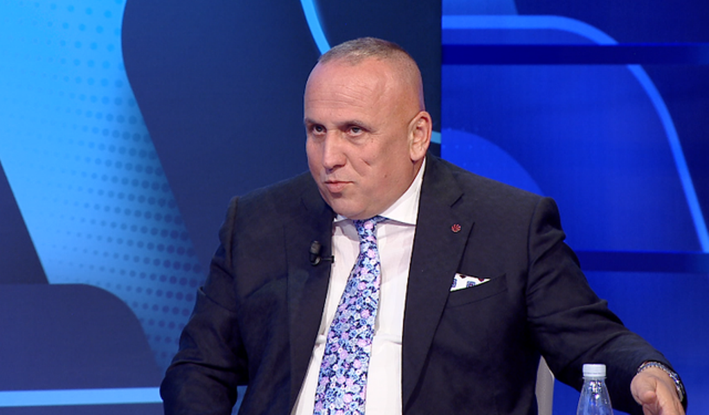  Bravo Robert Ndrenika   rrëfimi i Kullës  Kur u arrestua vëllai i Servet Pëllumbit  ishin prindërit e mi që 
