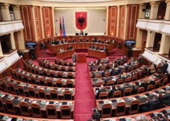 PS-PD bashkojnë votat në Kuvend, miratohet projekt-rezoluta për integrimin e Shqipërisë në BE